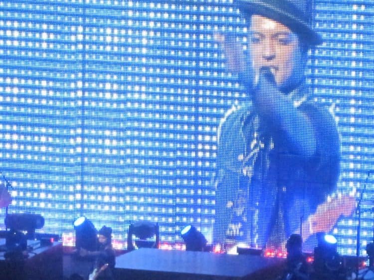 Big screen image of Bruno Mars photo courtesy of ohitsyo from flickr.com: https://creativecommons.org/licenses/by/2.0/